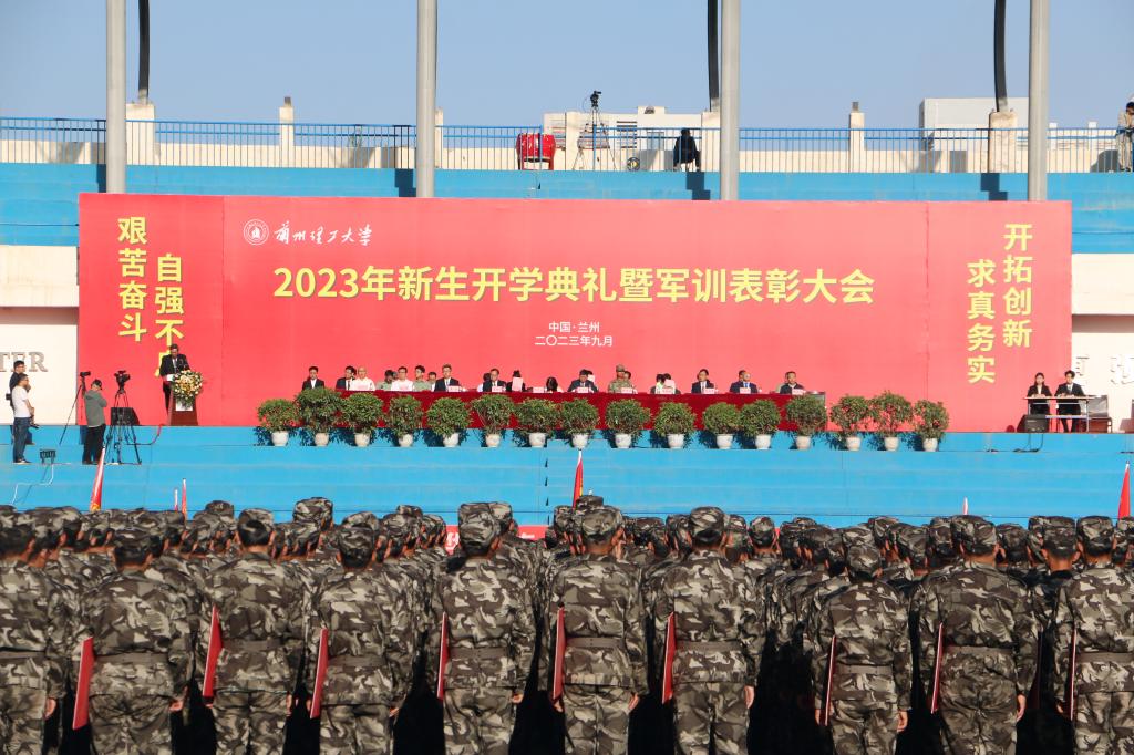 金秋九月，让青春与迷彩共振！