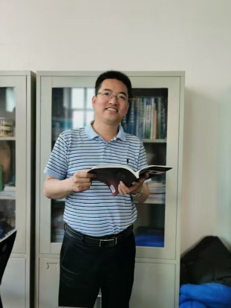 师德标兵 | 李安：三尺讲台育桃李 一颗丹心铸师魂